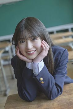 Aya sedang merayu Acil